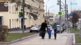 Показатели рождаемости в России за первые три месяца года оказались худшими за 200 лет. Как власти решают проблему?